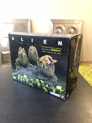 Statue alien birth 3 - birth,